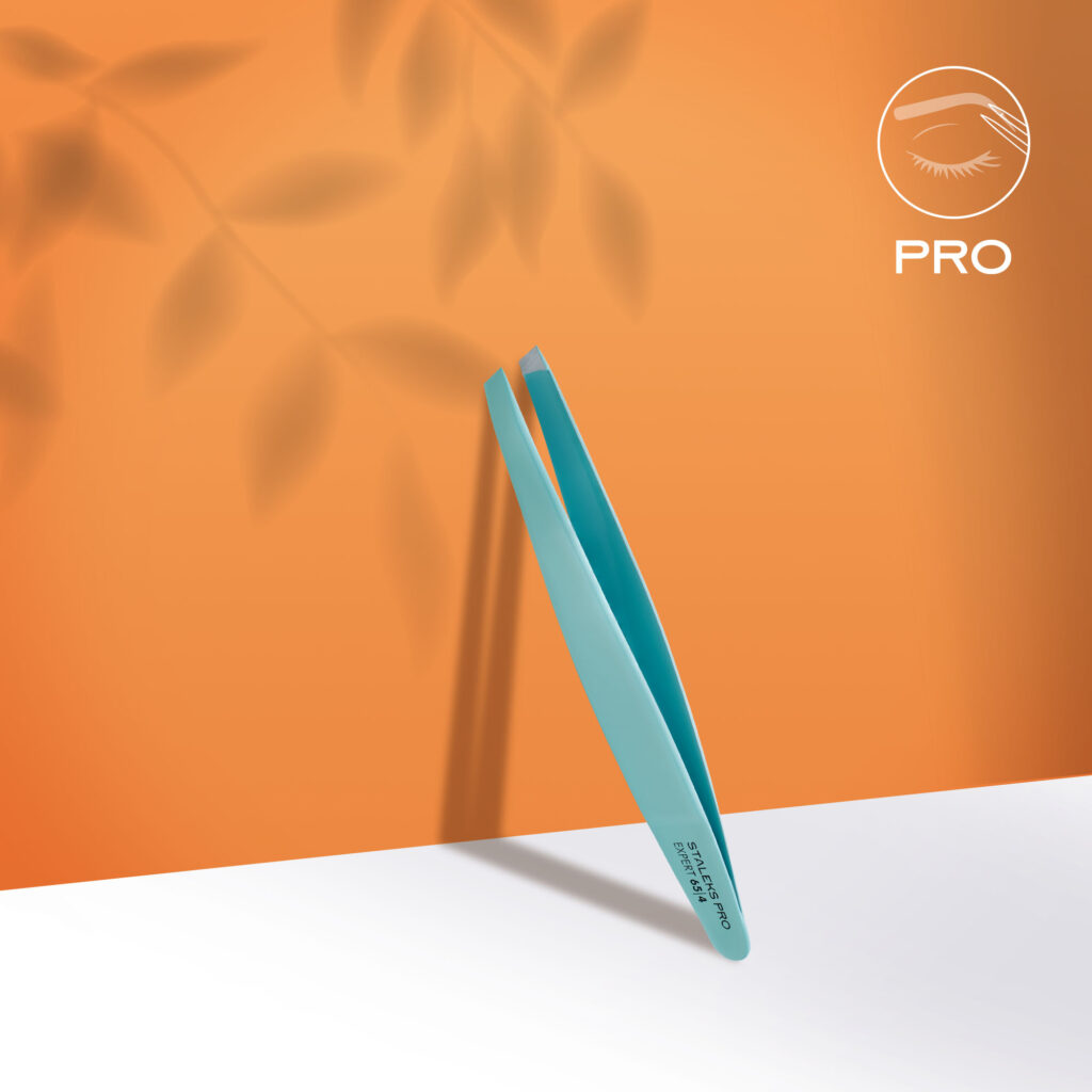 Eyebrow tweezers blue EXPERT 65 TYPE 4 (narrow beveled)